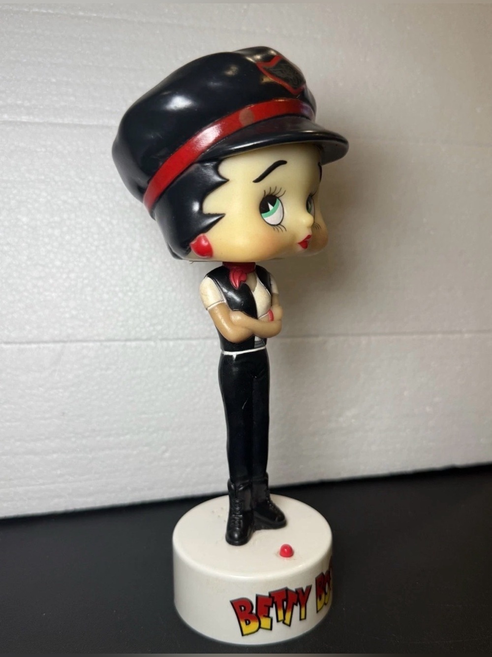 Betty Boop Lot Of 2 - 2003 Biker Girl Bobble Head Motorcycle & Shoe Salt Shaker - Picture 4 of 10